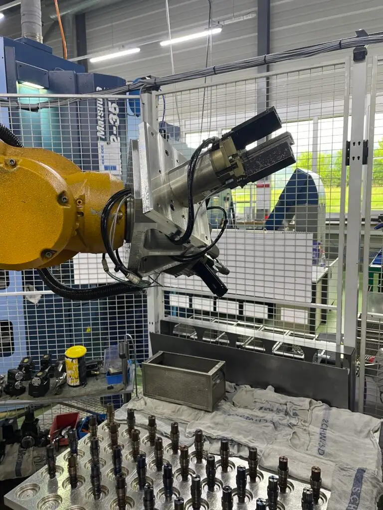 Nakamura NTJX mit Stäubli TX-200 Roboter - Bild 6