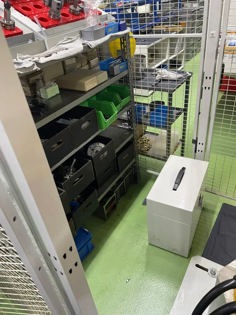 Nakamura NTJX mit Stäubli TX-200 Roboter - Bild 7