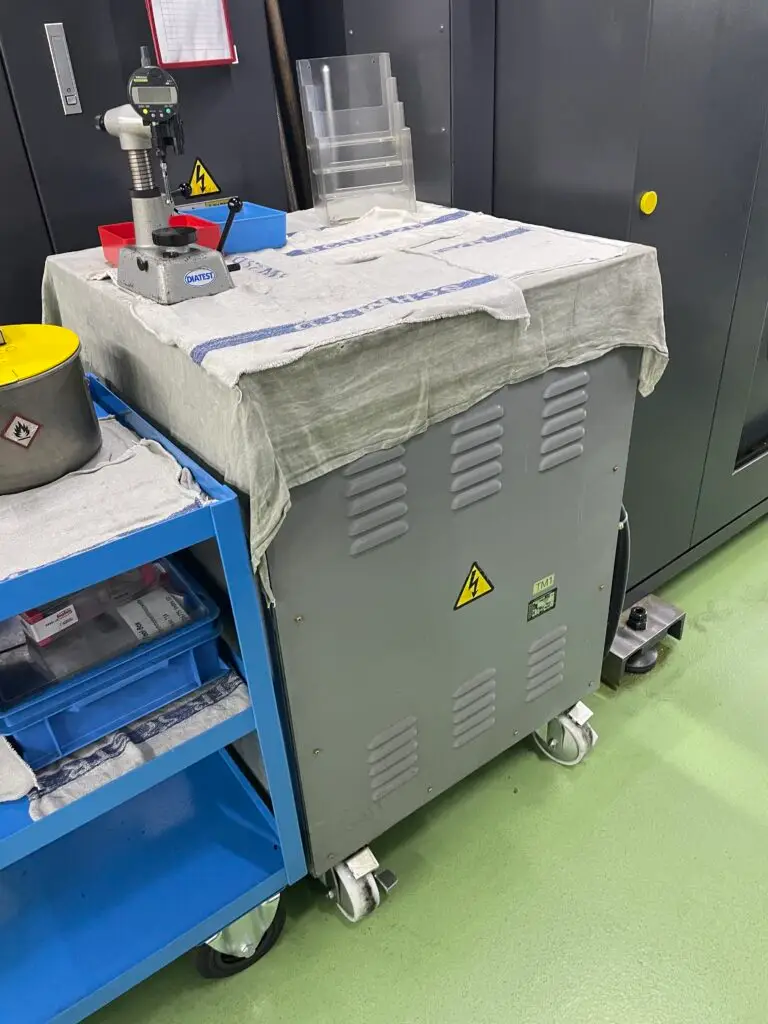 Nakamura NTJX mit Stäubli TX-200 Roboter - Bild 10