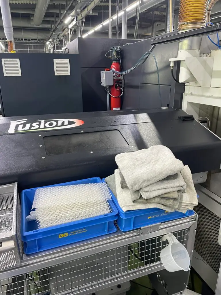 Nakamura NTJX mit Stäubli TX-200 Roboter - Bild 12