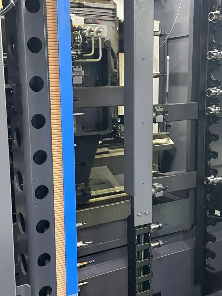 Nakamura NTJX mit Stäubli TX-200 Roboter - Bild 16