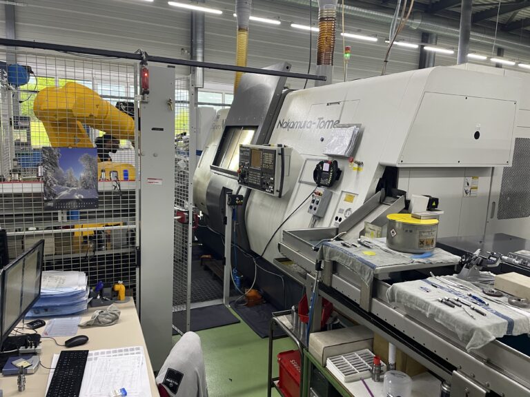 Nakamura-Tome WY-150 mit RoboJob Turn-Assist 250